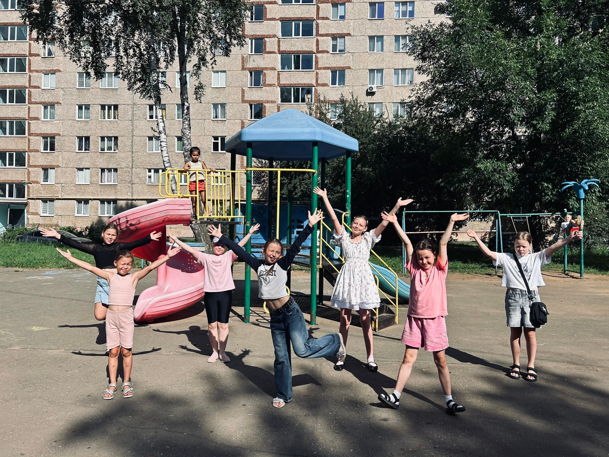 ФЛАГМАНЫ ДВОРА